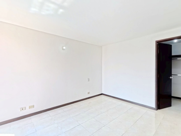 Venta Apartamento  Entreparques 5° piso con ascensor. Valle del Lili Cali Sur
