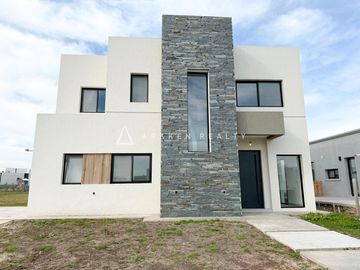 Casa en venta en Santa Elisa Pilar del Este