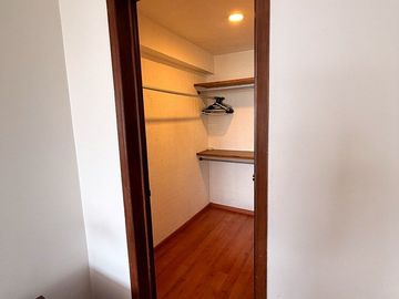 EN RENTA DEPARTAMENTO DOBLE ALTURA, UNA RECAMARA, COLONIA AMERICANA