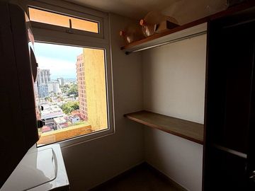 EN RENTA DEPARTAMENTO DOBLE ALTURA, UNA RECAMARA, COLONIA AMERICANA