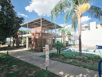 Casa en venta dentro de coto cerca de Punto Sur