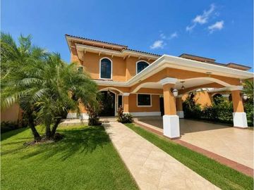 CLAYTON / EXCLUSIVO / CASA 3 REC / PISCINA PRIVADA / 350M²