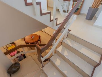 Casa 5 ambientes. Cochera. Patio. Villa Urquiza