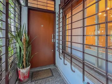 Casa 5 ambientes. Cochera. Patio. Villa Urquiza