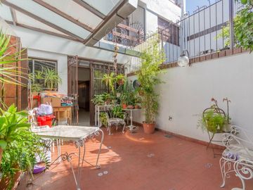 Casa 5 ambientes. Cochera. Patio. Villa Urquiza