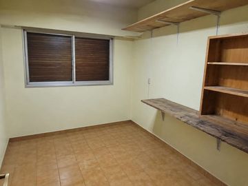 CASA CON COCHERA , QUINCHO , PILETA  Y PARRILLA
