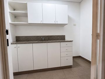 OFICINA EN ALQUILER EDIFICIO PARALELO 50 SUR PILAR