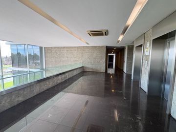 OFICINA EN ALQUILER EDIFICIO PARALELO 50 SUR PILAR