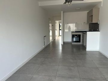 Departamento Alquiler 2 amb con Balcón.
