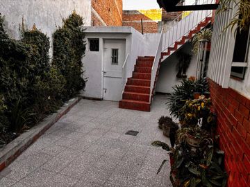 VENTA CASA AL FRENTE CON DEPARTAMENTO BELLA VISTA