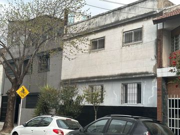 Venta PH al frente 3 hab patio y terraza Boedo