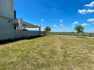 VENTA TERRENO EN BARRIO CERRADO LAGUNA AZUL