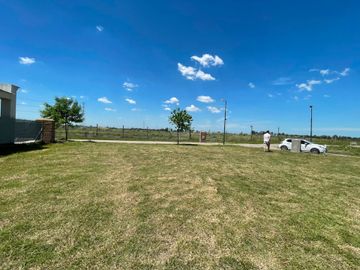 VENTA TERRENO EN BARRIO CERRADO LAGUNA AZUL