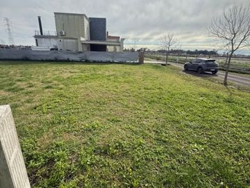 VENTA TERRENO EN BARRIO CERRADO LAGUNA AZUL