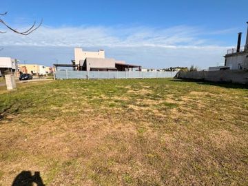 VENTA TERRENO EN BARRIO CERRADO LAGUNA AZUL