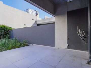 VENTA DPTO- 2 AMB C/JARDIN cochera. Seguridad 24hs
