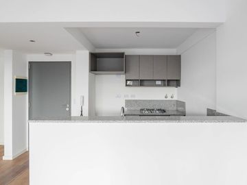 VENTA DPTO- 2 AMB C/JARDIN cochera. Seguridad 24hs