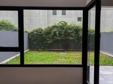 VENTA DPTO- 2 AMB C/JARDIN cochera. Seguridad 24hs