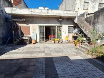 Casa 4 Ambientes, patio, terraza y garage. Caseros
