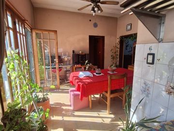 Casa 4 Ambientes, patio, terraza y garage. Caseros