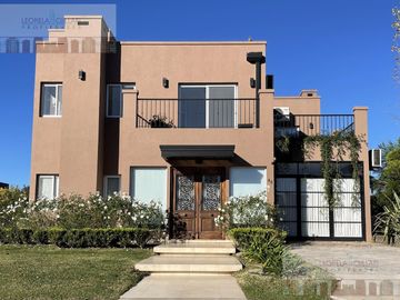 Alquiler - Casa de 5 ambientes - Santo Domingo - Canning