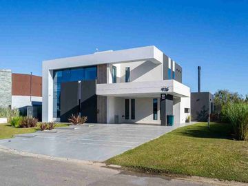 CASA 5 AMBIENTES EN VENTA EN LAGOS DE CANNING