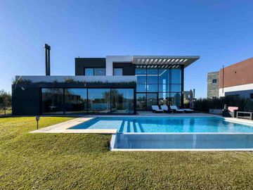 CASA 5 AMBIENTES EN VENTA EN LAGOS DE CANNING