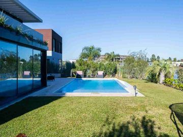 CASA 5 AMBIENTES EN VENTA EN LAGOS DE CANNING