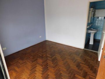Alquiler depto 2 ambientes con balcon en Caballito