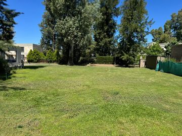 VENTA LOTE CENTRAL BARRIO CERRADO WESTON