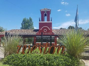 VENTA LOTE CENTRAL BARRIO CERRADO WESTON
