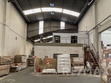Venta de Galpón Industrial 1100 m2 en La Tablada