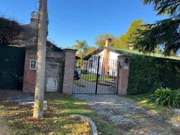 VENTA CASA 4 AMBIENTES EN DE VICENZO CHICO