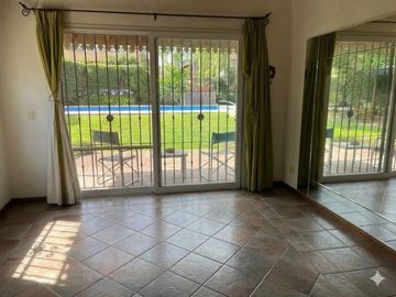 VENTA CASA 4 AMBIENTES EN DE VICENZO CHICO