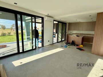 VENTA DE CASA EN BARRIO VILLAGE PLAZA