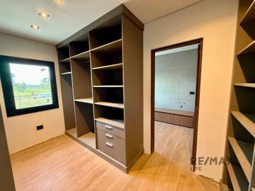 VENTA DE CASA EN BARRIO VILLAGE PLAZA
