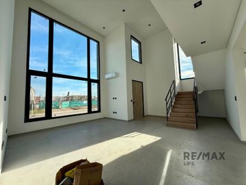 VENTA DE CASA EN BARRIO VILLAGE PLAZA