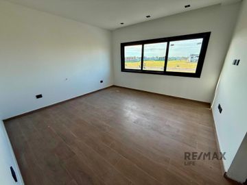 VENTA DE CASA EN BARRIO VILLAGE PLAZA