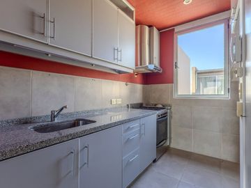 Depto 2 amb duplex FRENTE + COCHERA en La Calabria