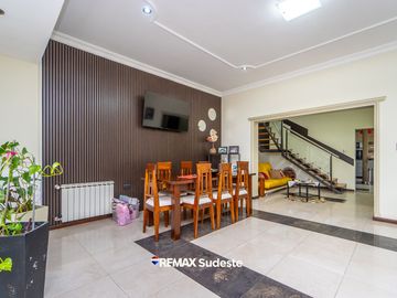 VENTA/PERMUTA CASA 5 DORMITORIOS - B. SAN MARTIN