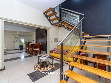 VENTA/PERMUTA CASA 5 DORMITORIOS - B. SAN MARTIN