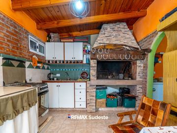 VENTA/PERMUTA CASA 5 DORMITORIOS - B. SAN MARTIN