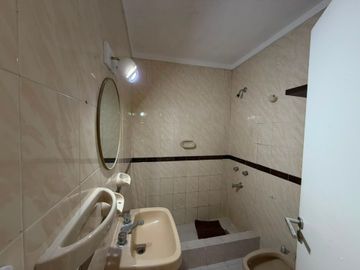 ALQUILER DEPARTAMENTO 2 AMBIENTES COCHERA CUBIERTA