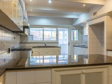 CASA EN VENTA MARTINEZ LIBERTADOR AL RIO