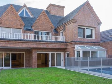 CASA EN VENTA MARTINEZ LIBERTADOR AL RIO