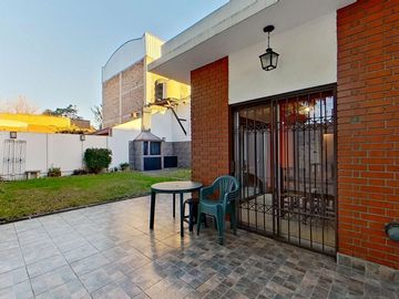 Departamento. Jardín patio parrilla en L.d Mirador
