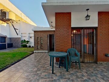 Departamento. Jardín patio parrilla en L.d Mirador