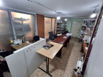 Alquiler Local 102m² Cubiertos + Patio en Florida