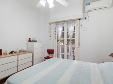 Venta PH 3amb. 2 baños frente al Parque Chacabuco.