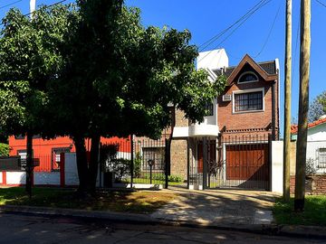 VENTA CASA EN ITUZAINGÓ, 4 AMB CON PATIO Y PILETA